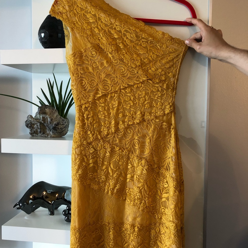 Bebe yellow one shoulder mini dress size medium